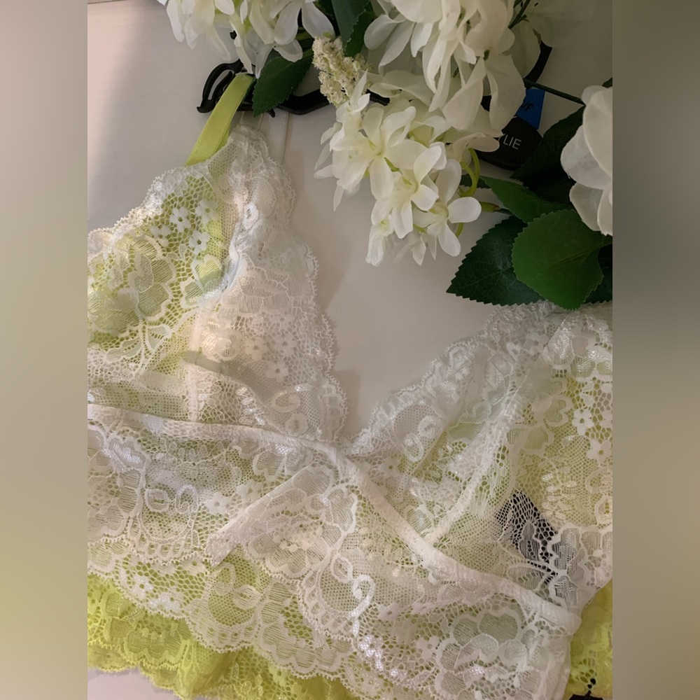 Kendall & Kylie White & Lime Dainty Sheer Lace Bralettes Lingerie Feminine🌸